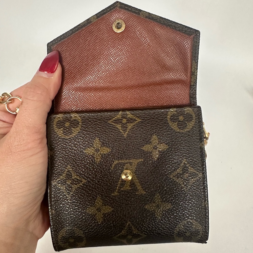 💯 LOUIS VUITTON Monogram Bifold Wallet on Chain (Black Clover) - Picture 6 of 13